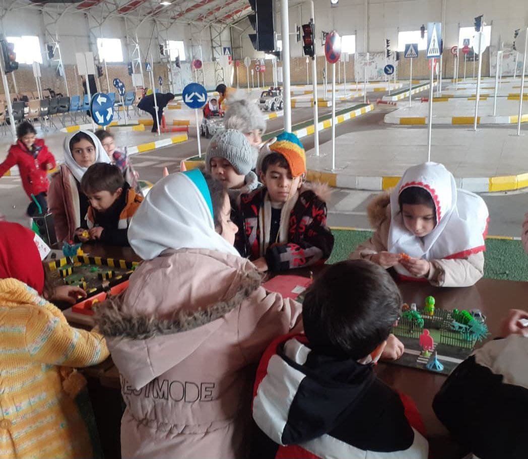 دبستان و پیش دبستان غیردولتی زمرد نور